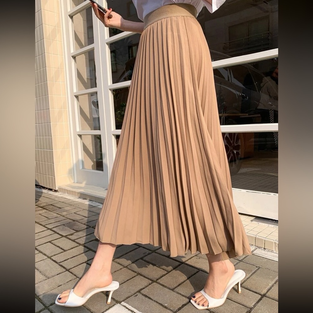 Luxe black pleated skirt - Picture 11 of 16
